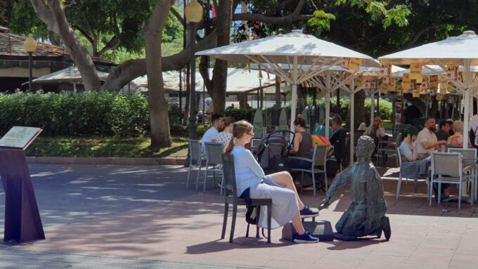 Las Palmas: Beach Promenade Self-guided Walk - Getting to the Starting Point