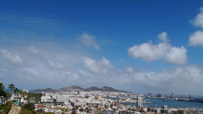 Las Palmas Exploring: Walking Guided City Adventure - Pickup and Transportation
