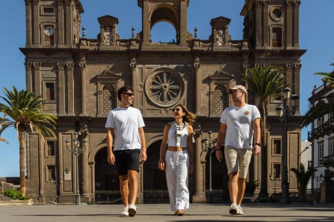 Las Palmas: Gourmet Tapas and Wine Tour in the Old Town - Exploring the Historic Old Town