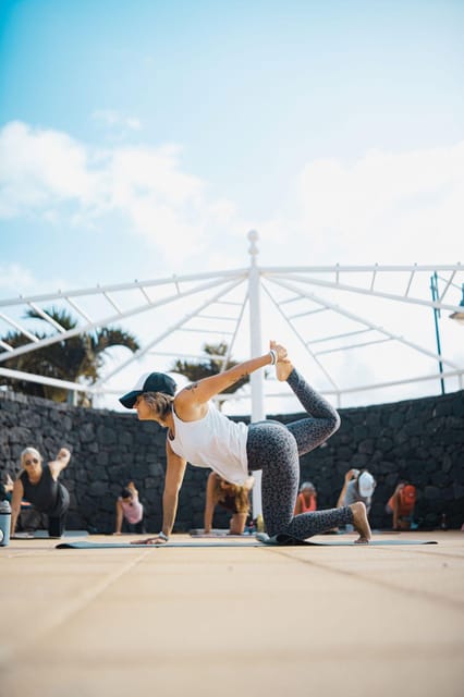 Las Palmas: Outdoor Yoga Class With Ocean Views - Class Features