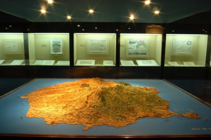 Las Palmas: Private Old City Guided Walking Tour With Tapas - Tour Duration and Cost
