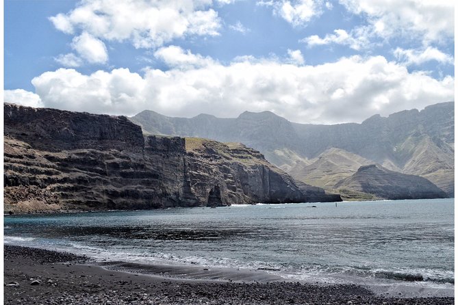 Las Palmas Shore Excursion: Private Volcanic Caldera, Teror Village and Wine-Tasting Tour - Wine Tasting Details