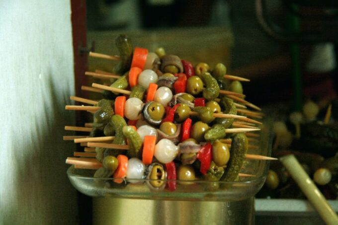 Las Palmas: Tapas and Drinks in the Beauty of the Old City - Lively Atmospheres and Flavors