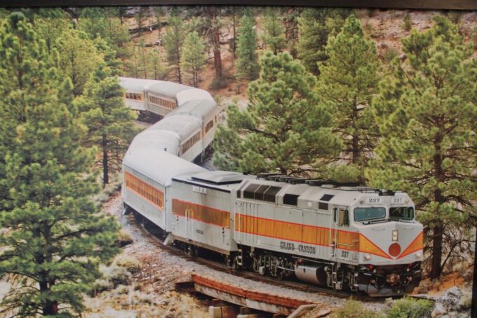 Las Vegas 2-Day Grand Canyon Railway Bearizona Meteor Crater - Grand Canyon Railway