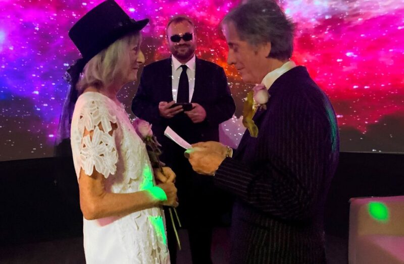 Las Vegas: Area 51 Wedding Ceremony + Stunning Photography - Guided by Special Agent