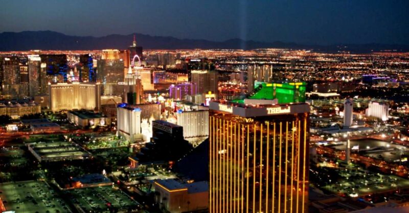Las Vegas: Buddy Vs Restaurant Lunch and Helicopter Flight - Dining Experience