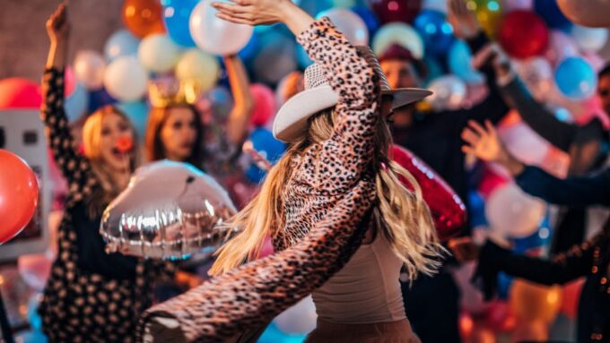 Las Vegas: Country Bar Crawl by Party Bus W/ Mixed Drinks - Frequently Asked Questions
