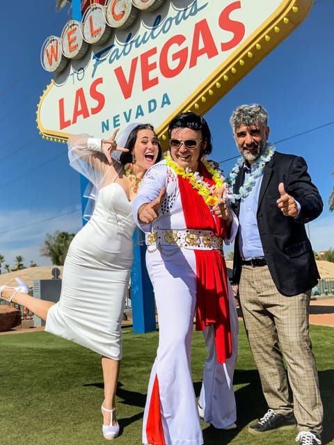 Las Vegas: Elvis Wedding With Las Vegas Sign Photos Included - Why Choose an Elvis Wedding?