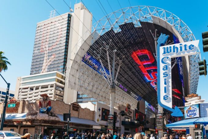Las Vegas: Fremont Street Walking Tour - Visiting Iconic Destinations