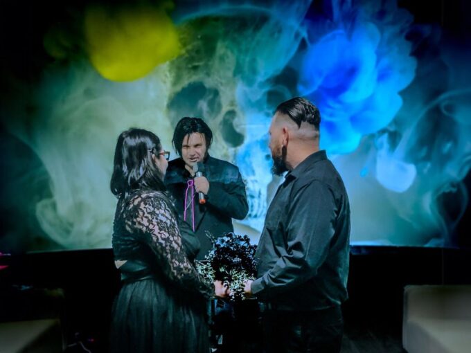 Las Vegas: Haunted House Wedding Ceremony + Photography - Dress Code and Attire