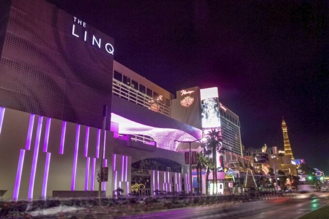 Las Vegas: High Roller Entry Ticket With In-Cabin Open Bar - Frequently Asked Questions