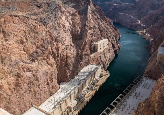 Las Vegas: Hoover Dam, Valley of Fire, Boulder City Day Tour - Discovering Valley of Fire