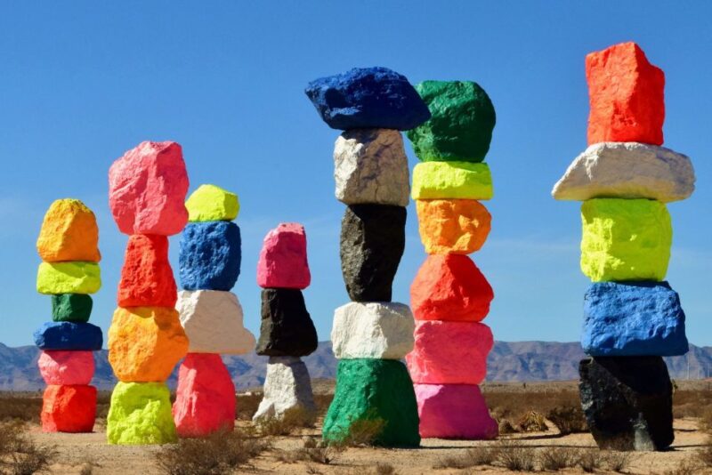 Las Vegas: Mojave, Red Rock Sign and 7 Magic Mountains Tour - Key Locations