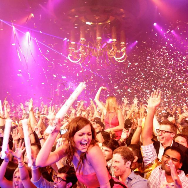 Las Vegas: Nightclub and Bar Crawl With Party Bus and Drinks - Included Amenities