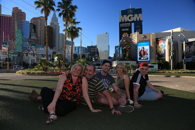 Las Vegas Photo Tour by Luxurious Vehicle - Age and ID Requirements