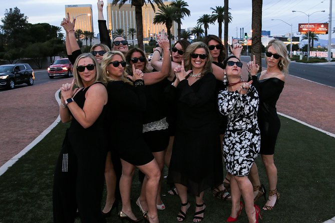 Las Vegas Photo Tour by Luxurious Vehicle - Photo Delivery
