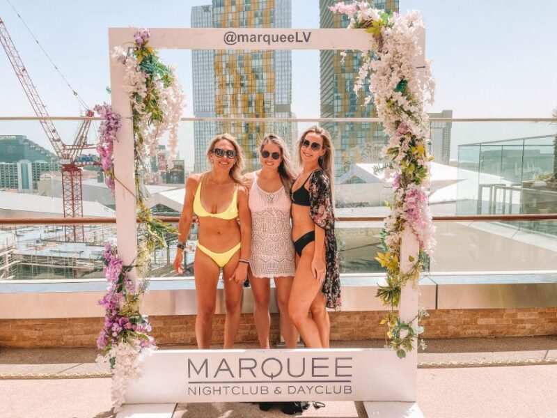 Las Vegas: Pool Crawl With Free Drinks on the Party Bus - Key Points