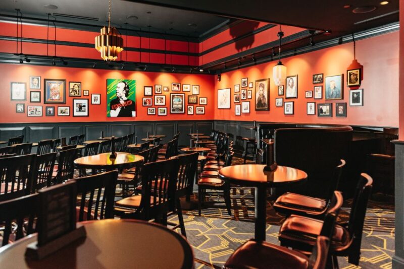 Las Vegas Strip: Brad Garrett's Comedy Club at MGM Grand - Ticket Inclusions