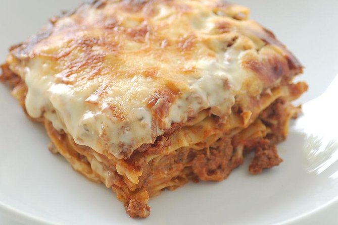 Lasagna Cooking Class With Lunch and Perugia Guided Tour - Indulging in a Delectable Lunch