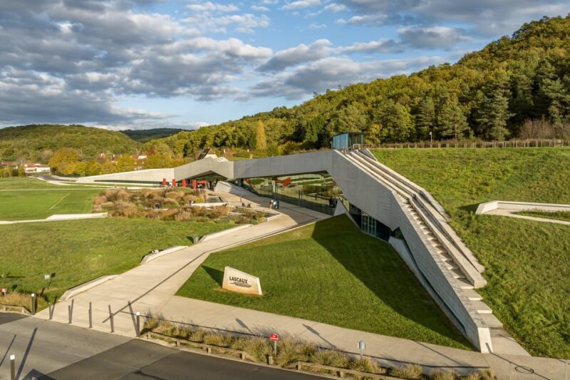 Lascaux IV: Full Replica Cave Experience Ticket - Experience Highlights