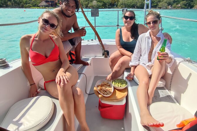Laska Sailing Tours on the Lagoon Bacalar - Stunning Scenery
