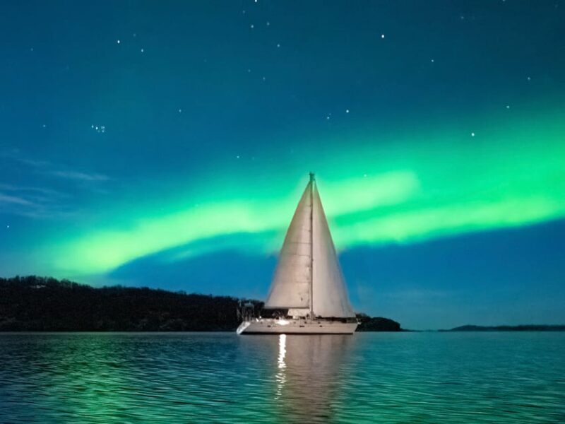 Late Night Sailing With Northern Light Chase - Inclusions