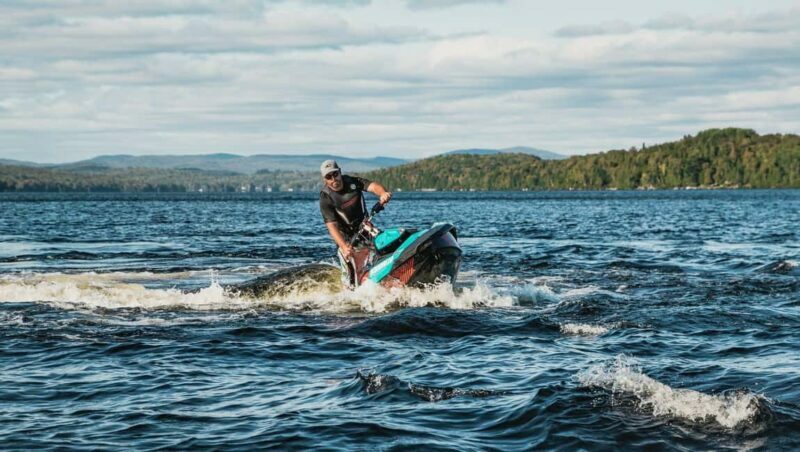 Laurentians: Jetski experience - Discovering the Laurentians: Jetski Adventure on Lac-des-plages