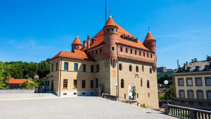 Lausanne: Exploration Game and City Tour on Your Phone - Lausanne Cathedral, Palais De Rumine, and Saint-Maire Castle