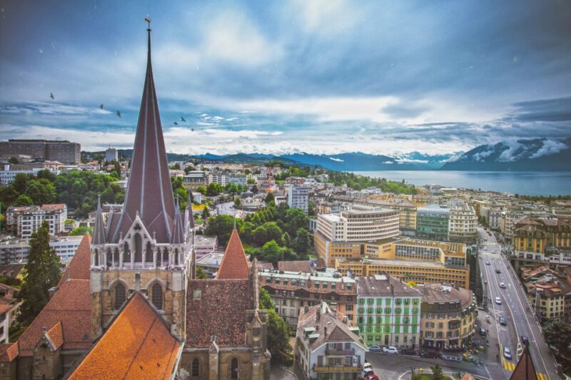 Lausanne: First Discovery Walk and Reading Walking Tour - Itinerary Details