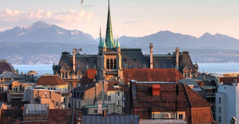 Lausanne: First Discovery Walk and Reading Walking Tour - Highlights and Features