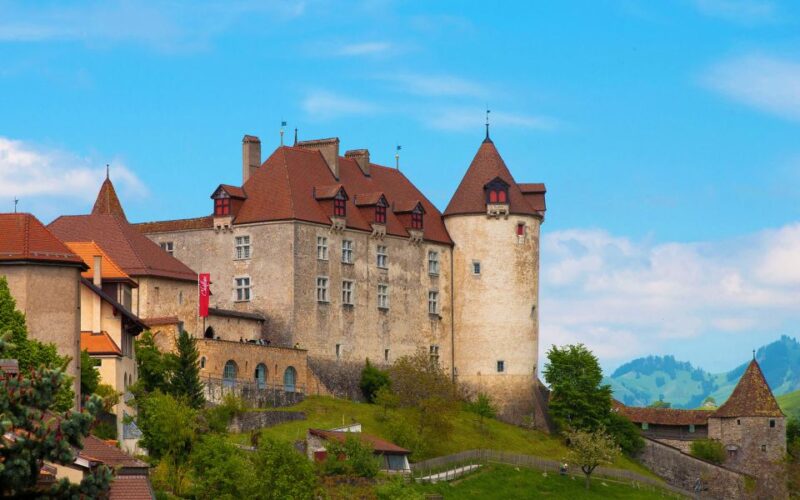 Lausanne: Gruyères Tour With Cheese and Chocolate Tastings - Panoramic Train Ride