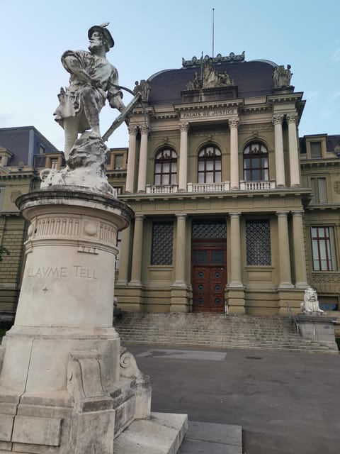 Lausanne: Old Town Guided Walking Tour - Itinerary Highlights