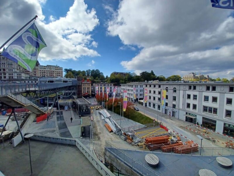Lausanne: Private Chocolate and History Tour - Local Café for Dessert