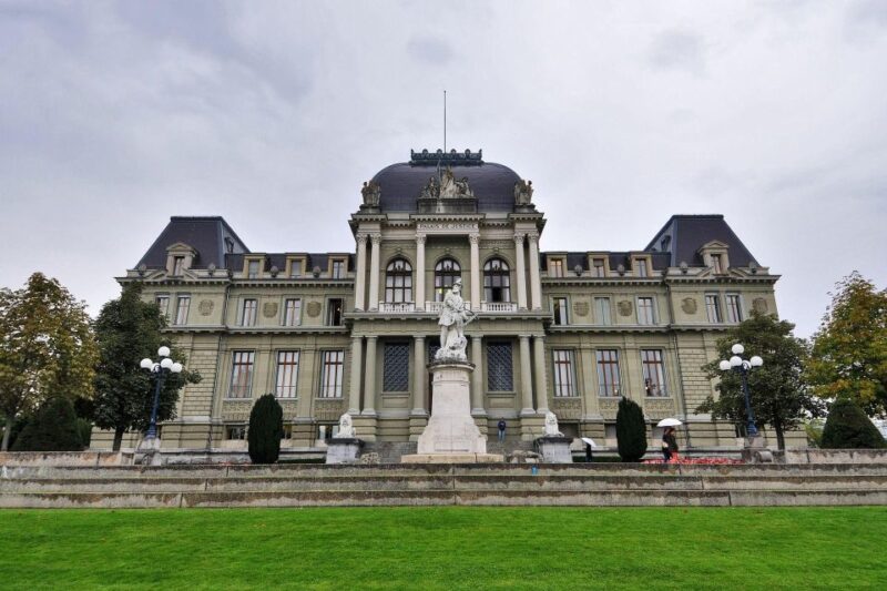 Lausanne Private Guided Walking Tour - Booking and Pricing