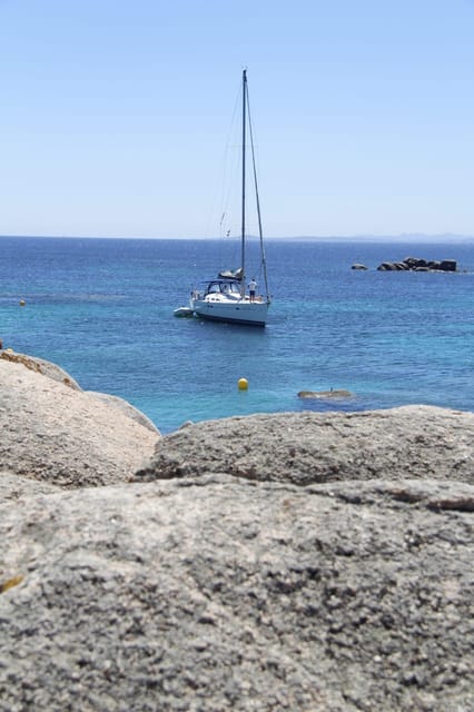 Lavezzi and Cavallo Islands: Private Sailing Tour - Group Size and Amenities