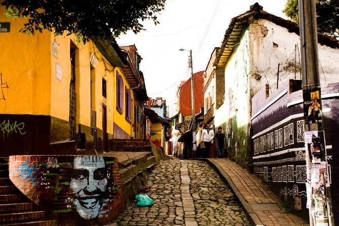 Layover Bogotá Private Tour + Transfer in & Out (4 Hrs.) - Barrio La Candelaria