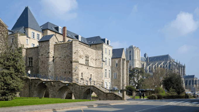 Le Mans Gourmet Food Walking Tour Discover Sarthes Flavors - Afternoon Tea or Hot Chocolate