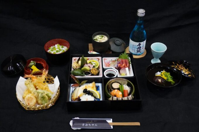 Learn and Experience Traditional Japanese Cuisine and Sake at Izakaya - Etiquette and Ambiance