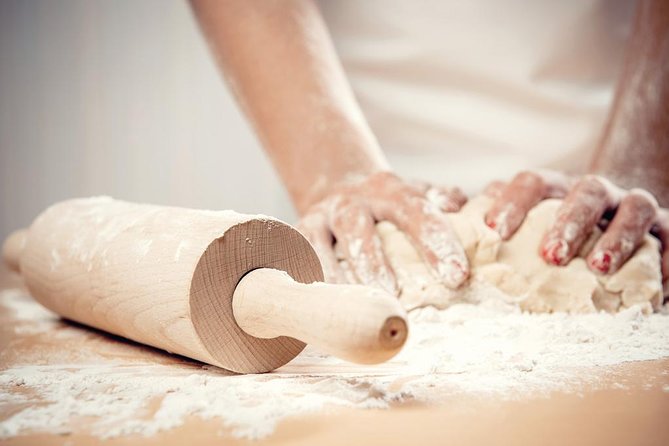 Learn How to Make Pizza and Gelato Cooking Class in Florence - Inclusions and Amenities