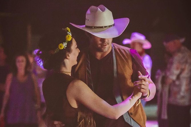 Learn the Texas Two-Step: Couples Dancing Class in Nashville - Key Points