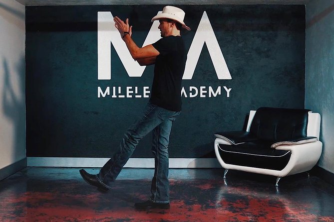 Learn to Line Dance in Nashville: Public Line Dancing Class - Private Tour Vs. Group Class