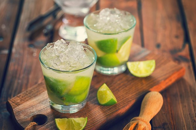 Learn to Make a Caipirinha in Vidigal - Key Points