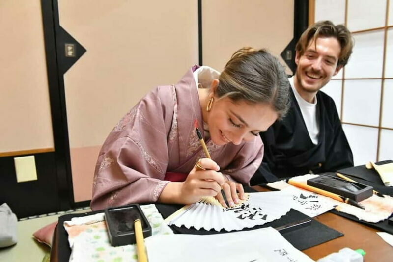 Learning Shodo with a kimono and Trying Samurai Calligraphy - Key Points