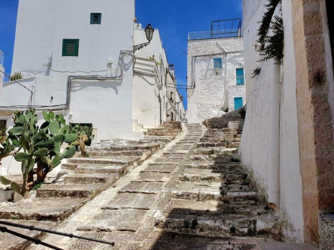 Lecce: Alberobello, Locorotondo, Ostuni & Apulian Brunch - Guided Tour of Ostuni
