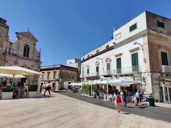 Lecce: Alberobello, Locorotondo, & Ostuni Tour With Aperitif - Exploring Alberobello