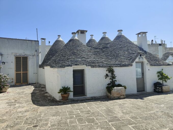 Lecce: Alberobello, Locorotondo, & Ostuni Tour With Aperitif - Discovering Locorotondo