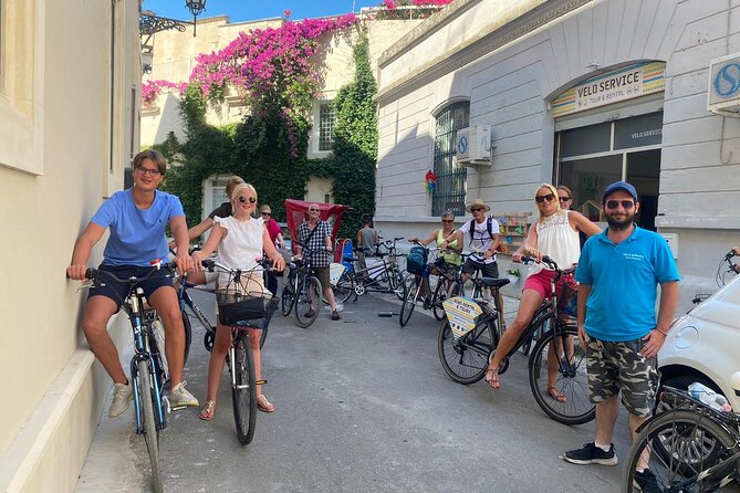 Lecce Historical Attractions Tour Group (2h) - Group Size and Languages