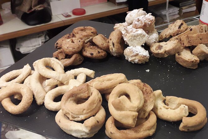 Lecce History and Street Food Tasting Small Group Tour - Guided Walking Tour Insights