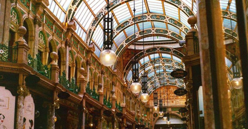 Leeds: Fun Mobile Phone Treasure Hunt to a Pub! - Exploring Leeds City Centre