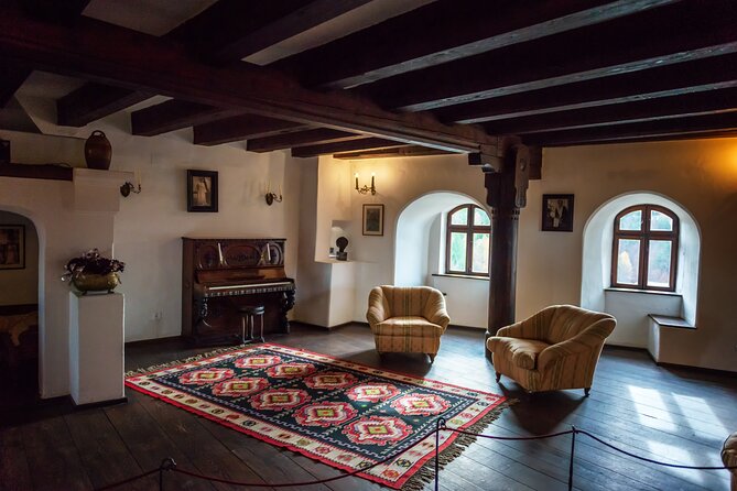 Legends&Wildlife Awaits: Draculas Castle & Bear Sanctuary - Immerse in Romanias Rich History